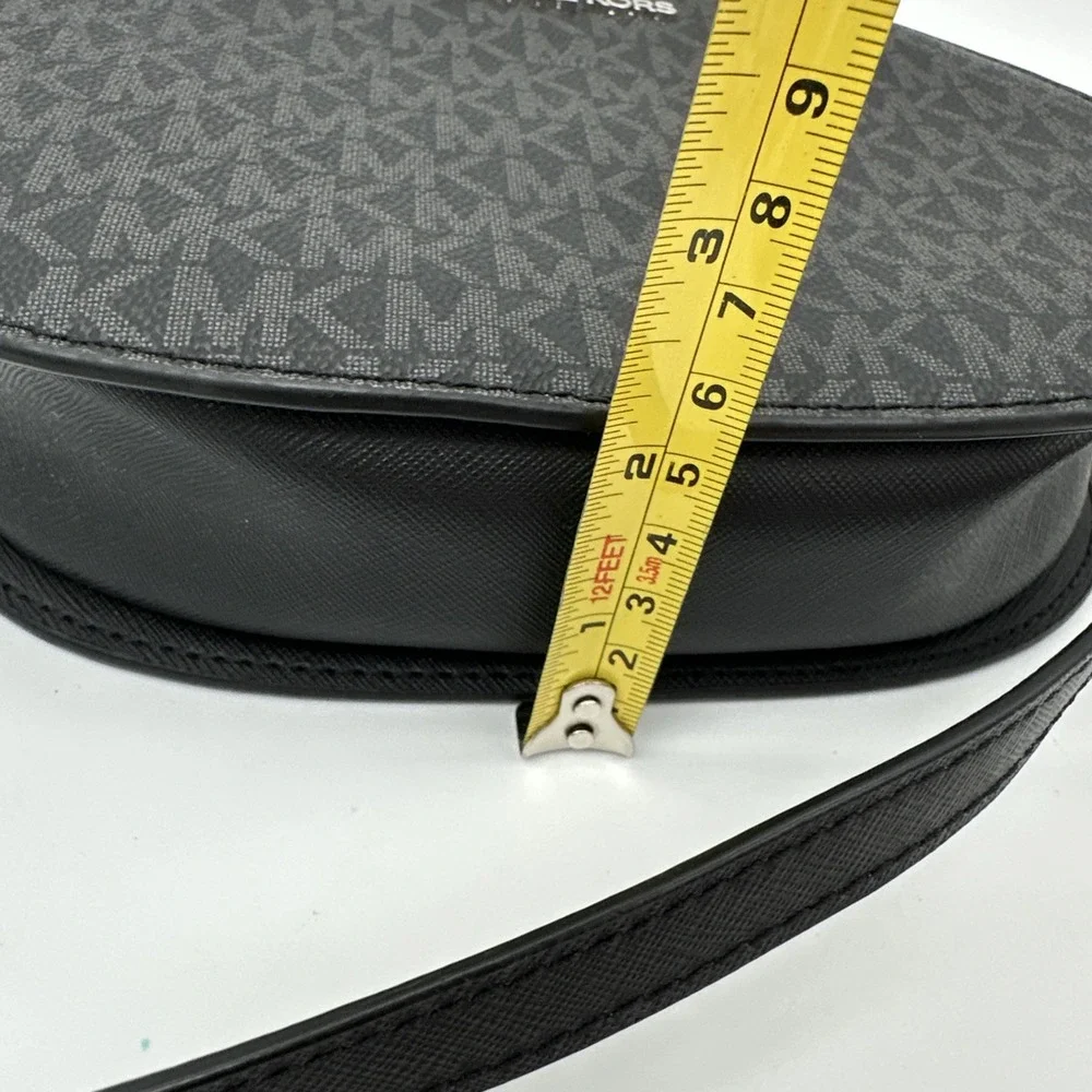 Michael Kors Black Saffiano Leather Jet Set Travel OVAL Crossbody Bag Purse EUC‎